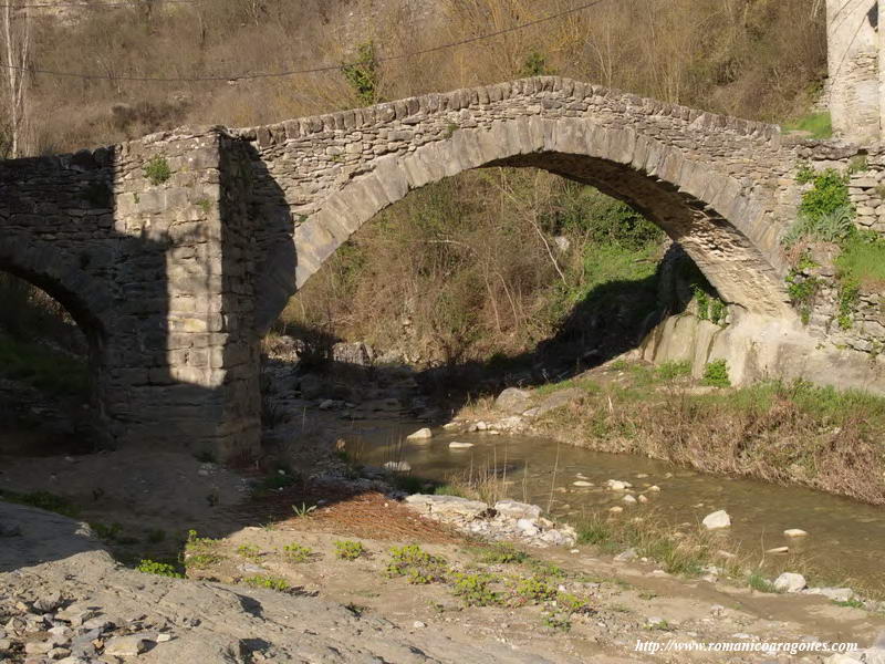 PUENTE MEDIEVAL DE ACCESO AL CASERO.